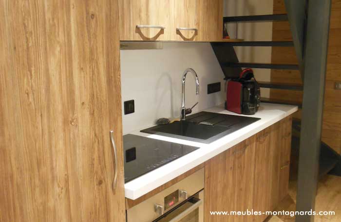 ensemble de mobilier de montagne style rustique et moderne